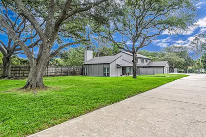 201 Hillcrest Drive, Richmond, TX 77469 - Photo 5