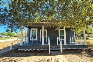 506 9th St, Hempstead, TX 77445 - Photo 1