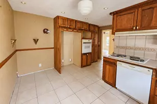 805 Alice St, Sweeny, TX 77480 - Photo 5