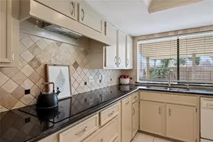 11006 Sagemorgan Dr, Houston, TX 77089 - Photo 13