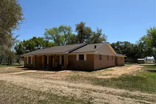 285 Meadowview Dr, El Campo, TX 77437 - Photo 3