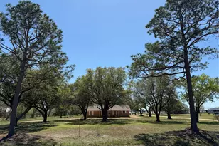 285 Meadowview Dr, El Campo, TX 77437 - Photo 1