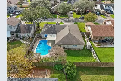1718 23rd Avenue N, Texas City, TX 77590 - Photo 1
