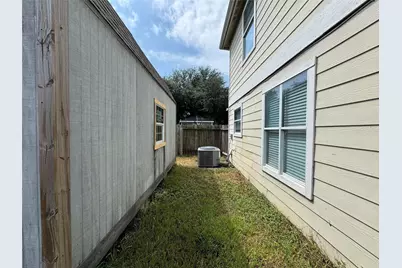 12006 Mallard Stream Court, Houston, TX 77038 - Photo 21