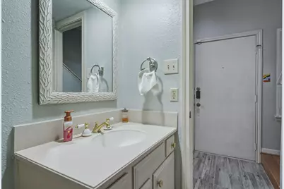 11711 Memorial Drive #151, Houston, TX 77024 - Photo 17
