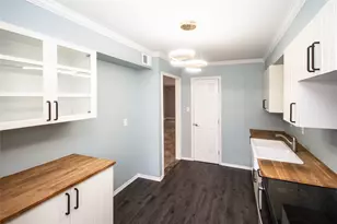 12641 Huntingwick Dr, Houston, TX 77024 - Photo 9
