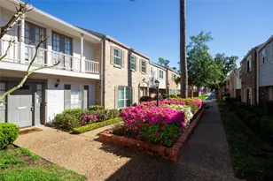 12641 Huntingwick Dr, Houston, TX 77024 - Photo 37
