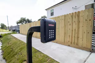 5036 Mallow St, Houston, TX 77033 - Photo 7