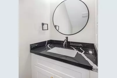 5036 Mallow Street #B, Houston, TX 77033 - Photo 21