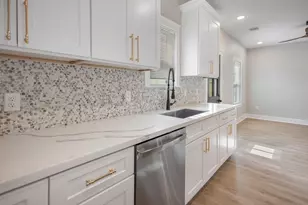 5036 Mallow St, Houston, TX 77033 - Photo 19