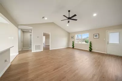 355 Windsor Square, Alvin, TX 77511 - Photo 9