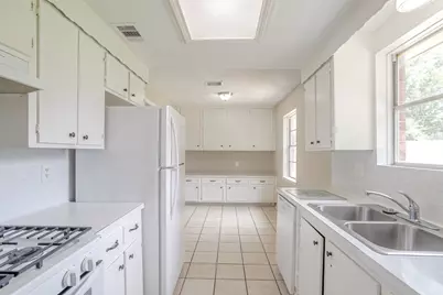 7219 Willowtex Drive, Houston, TX 77396 - Photo 9