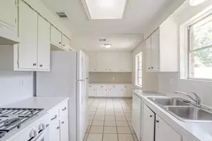 7219 Willowtex Dr, Houston, TX 77396 - Photo 9