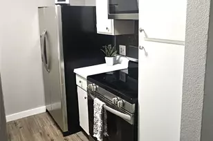 3025 Walnut Bend, Houston, TX 77042 - Photo 3