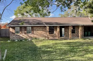 405 Oyster Creek Ct, Richwood, TX 77531 - Photo 1