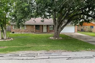 405 Oyster Creek Ct, Richwood, TX 77531 - Photo 1