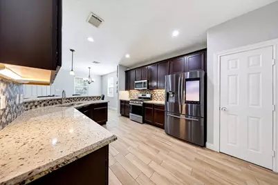 267 Freeman Boulevard, West Columbia, TX 77486 - Photo 3