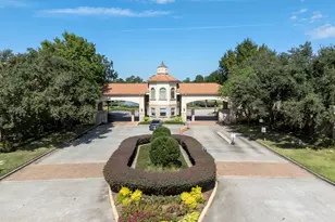 9807 Martha Springs Dr, Houston, TX 77070 - Photo 37