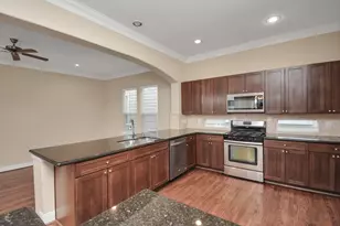 1137 W 24th St, Houston, TX 77008 - Photo 11