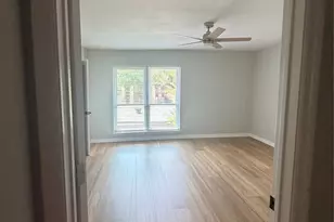 1351 Mardi Ln, Houston, TX 77055 - Photo 9