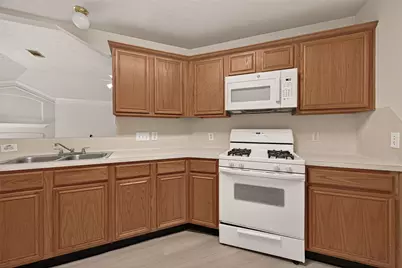 9202 Desirable Drive, La Porte, TX 77571 - Photo 9