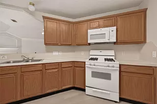 9202 Desirable Dr, La Porte, TX 77571 - Photo 9