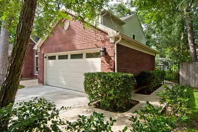 15 Dusky Meadow Place, The Woodlands, TX 77381 - Photo 3
