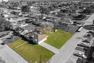 1740 6th St, Hempstead, TX 77445 - Photo 3