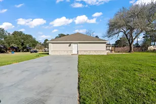 1740 6th St, Hempstead, TX 77445 - Photo 11
