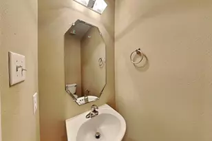 913 Almond St, Baytown, TX 77521 - Photo 9