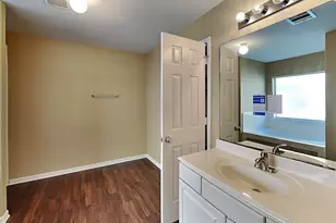 913 Almond St, Baytown, TX 77521 - Photo 15