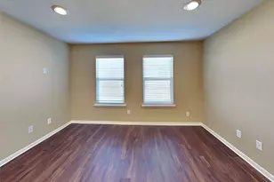 913 Almond St, Baytown, TX 77521 - Photo 11