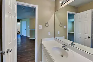 913 Almond St, Baytown, TX 77521 - Photo 25