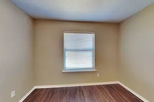 913 Almond St, Baytown, TX 77521 - Photo 19