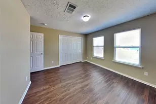 913 Almond St, Baytown, TX 77521 - Photo 17