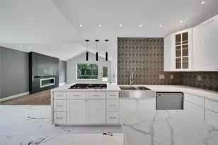2206 Saxon Dr, Houston, TX 77018 - Photo 9
