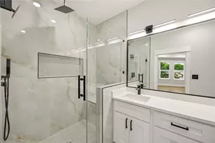 8013 Moon Beam St, Houston, TX 77088 - Photo 13