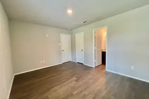 126 E Ash St, Angleton, TX 77515 - Photo 17