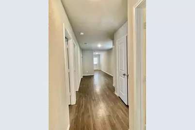 126 E Ash St, Angleton, TX 77515 - Photo 9