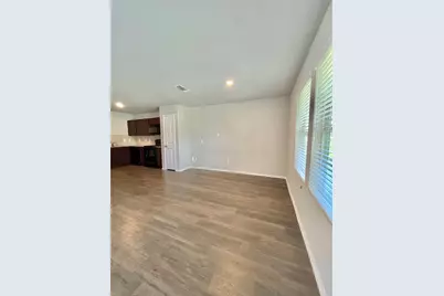 126 E Ash St, Angleton, TX 77515 - Photo 5