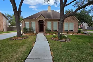 106 Palm Castle, League City, TX 77573 - Photo 3