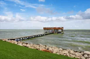 102 S R St, La Porte, TX 77571 - Photo 9