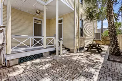 2002 Ave K, Galveston, TX 77550 - Photo 31