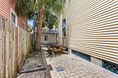 2002 Ave K, Galveston, TX 77550 - Photo 33