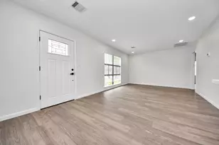 6522 Belarbor St, Houston, TX 77087 - Photo 11