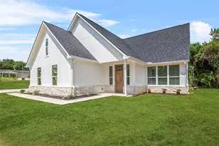 2398 Valley Dr, Brenham, TX 77833 - Photo 1