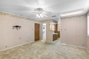 1101 Clark St, Yoakum, TX 77995 - Photo 25