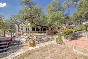 1101 Clark St, Yoakum, TX 77995 - Photo 47
