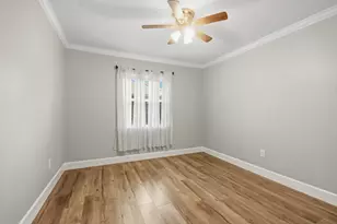 7806 Edgemoor Dr, Houston, TX 77036 - Photo 11