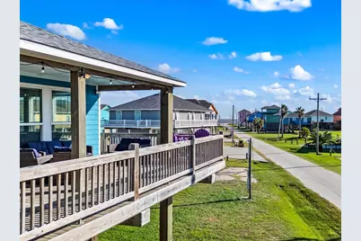 940 Driftwood Drive, Crystal Beach, TX 77650 - Photo 7